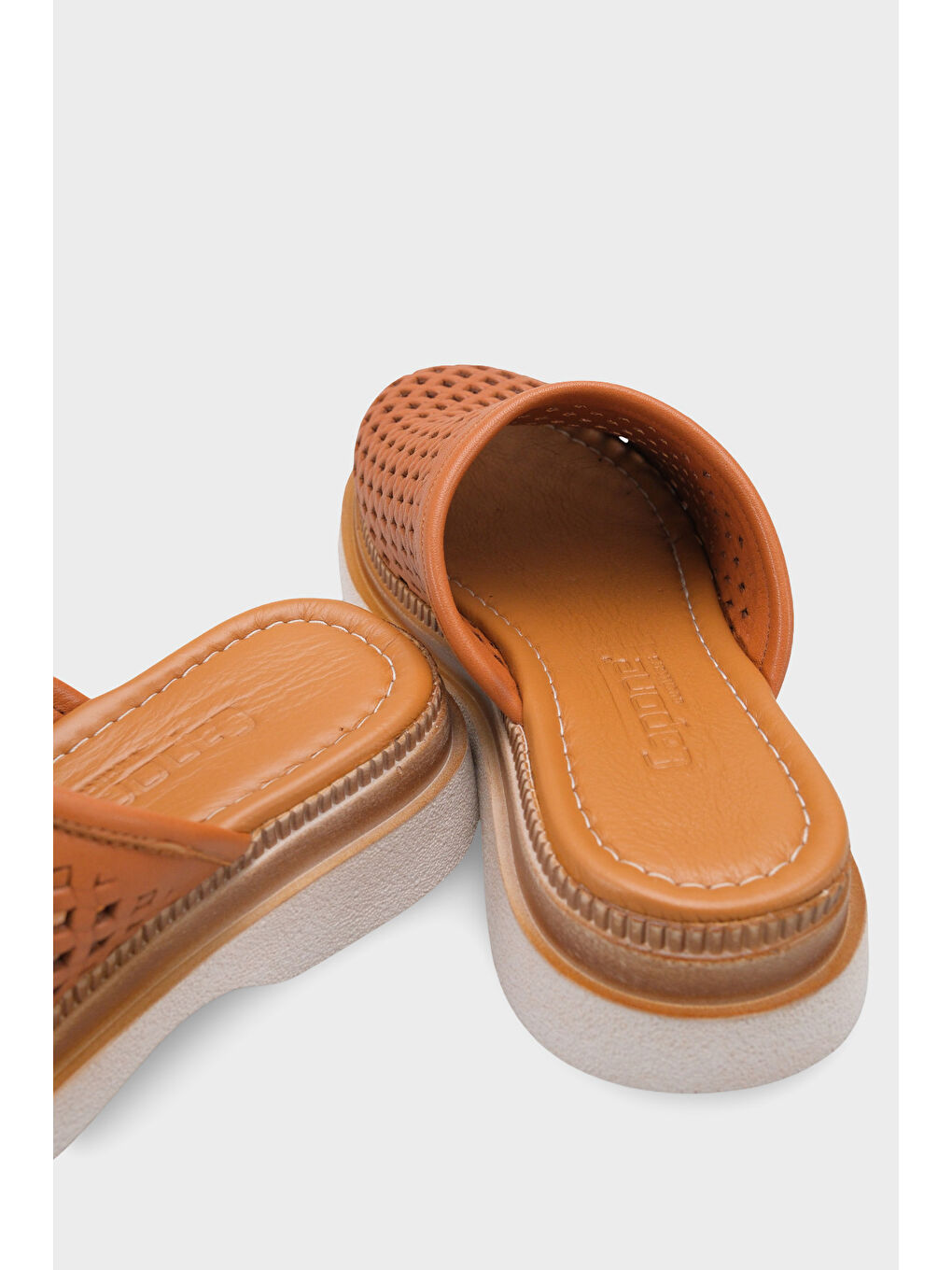 Kahverengi Madelle Hakiki Deri Dolgu Topuk Zımbalı Kadın Sabo-3