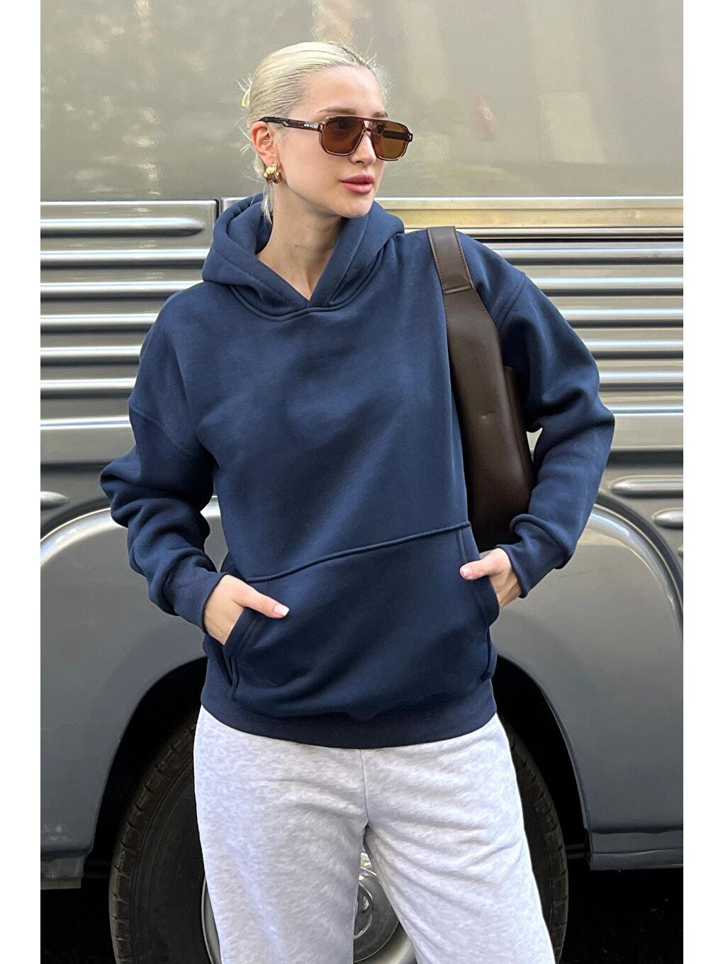 Madmext Lacivert Kapüşonlu Şardonlu Oversize Cepli Sweatshirt MG2206 - 1