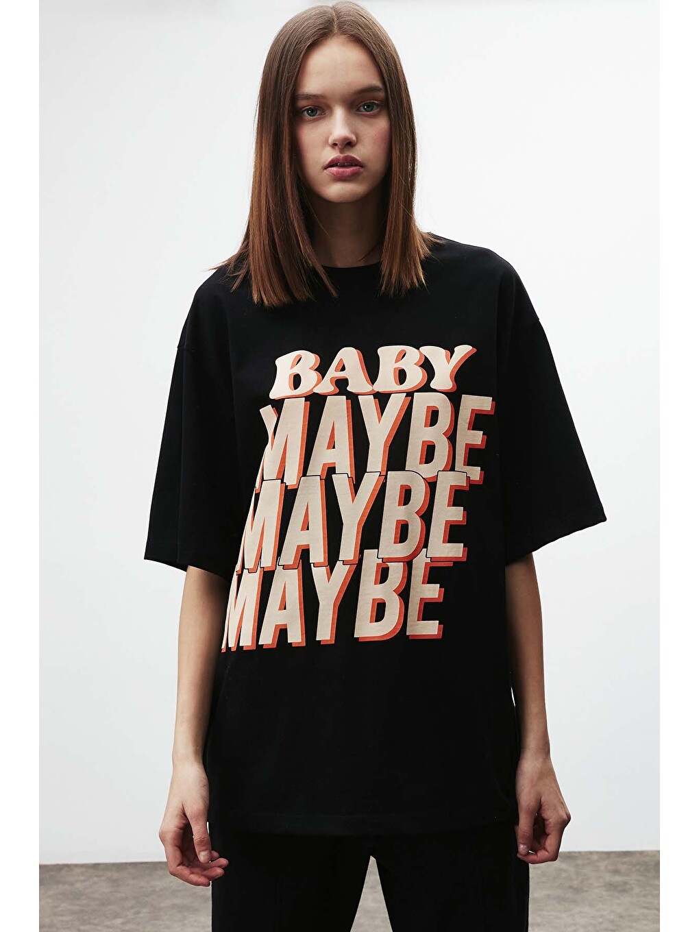 Maybe Kadın Yazı Kalıp Baskılı Oversize Fit %100 Organik Pamuklu Bisiklet Yaka Siyah T-shirt-1