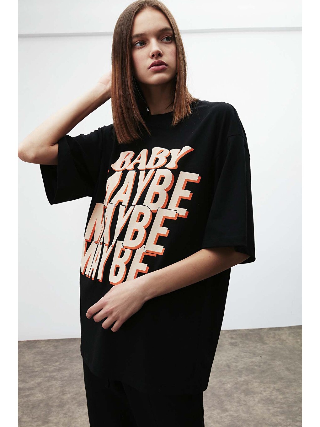 Maybe Kadın Yazı Kalıp Baskılı Oversize Fit %100 Organik Pamuklu Bisiklet Yaka Siyah T-shirt-2