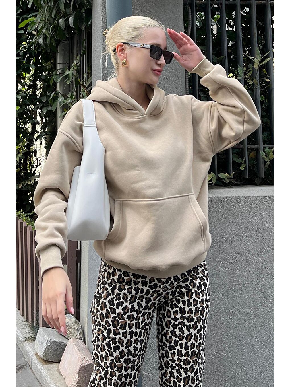 Madmext Bej Kapüşonlu Şardonlu Oversize Cepli Sweatshirt MG2206 - 2