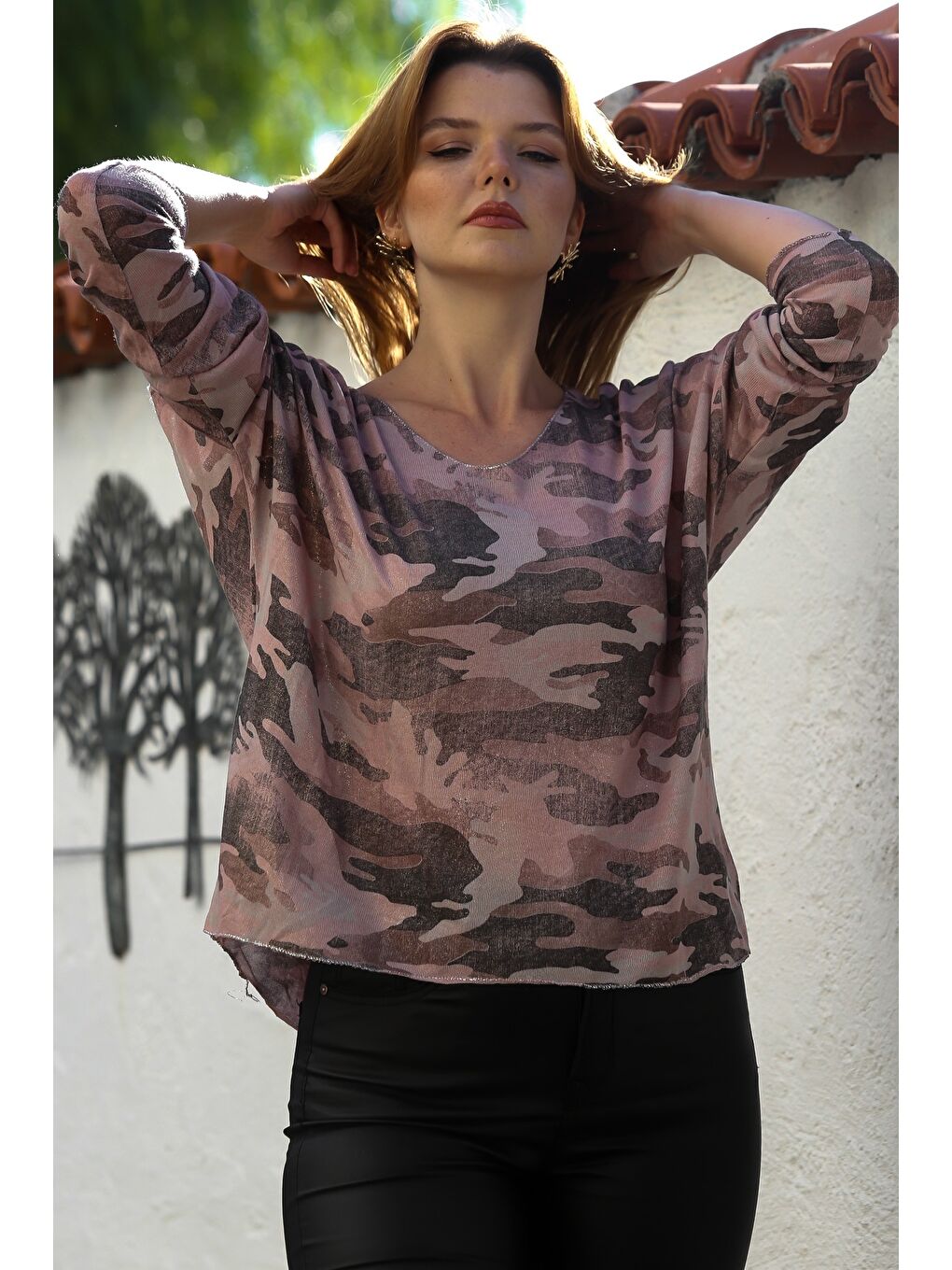 İtalyan Pembe V Yaka Uzun Kol Kamuflaj İnce Yaka Ve Etek Ucu Lurex İpli Casual Triko Bluz 68 65