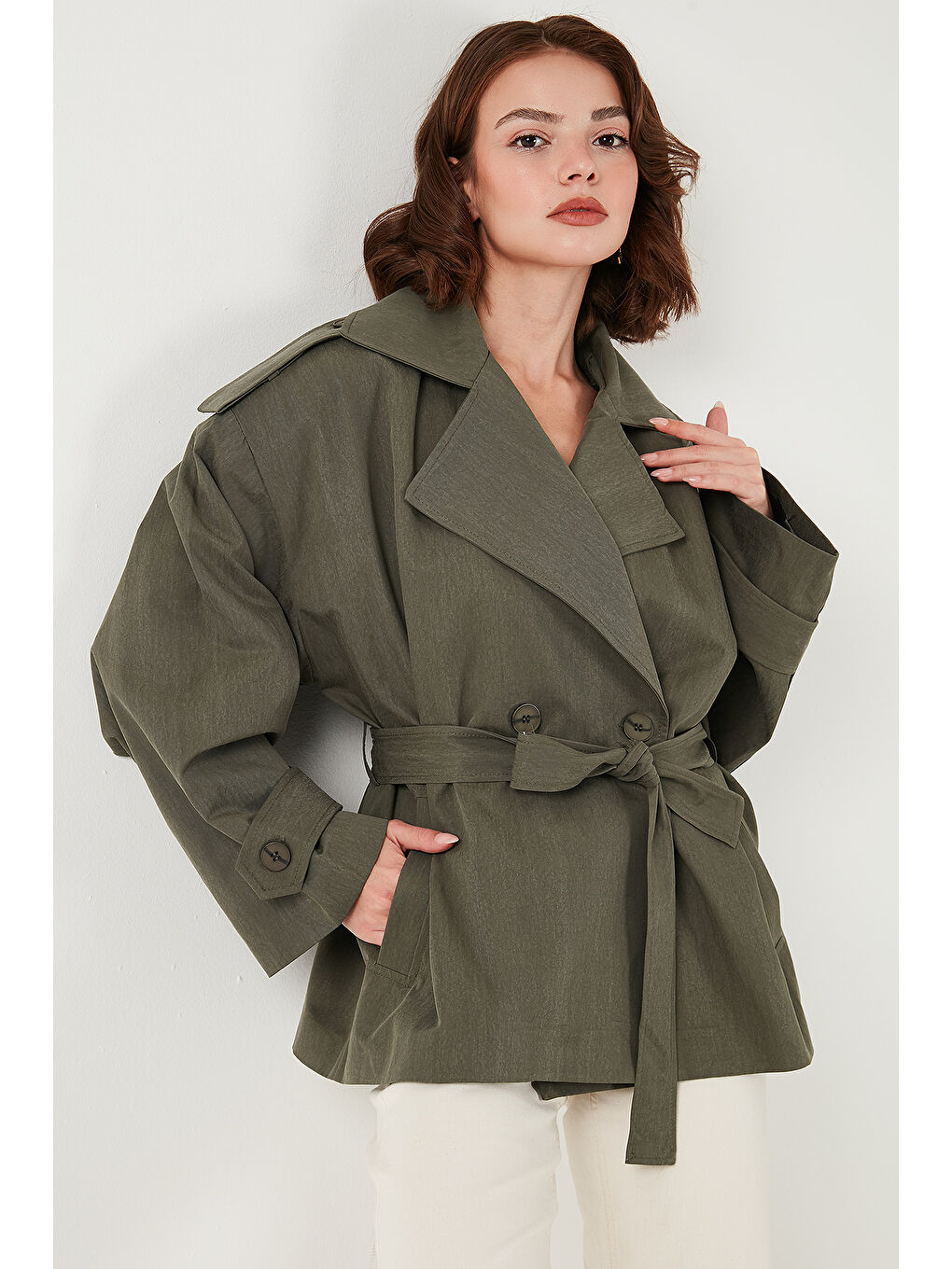 Haki Oversize Fit Kruvaze Yaka Kuşaklı Düğmeli Trençkot 6839609-5