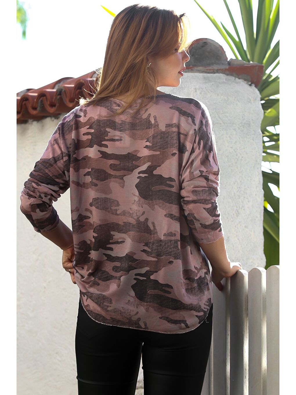 İtalyan Pembe V Yaka Uzun Kol Kamuflaj İnce Yaka Ve Etek Ucu Lurex İpli Casual Triko Bluz 68 65-6