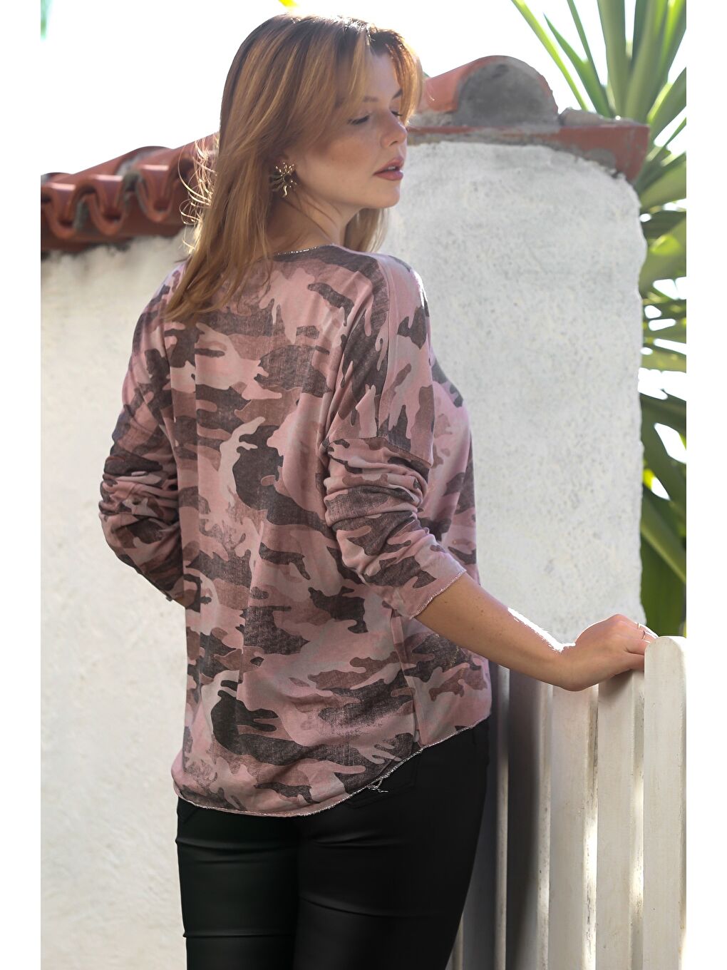 İtalyan Pembe V Yaka Uzun Kol Kamuflaj İnce Yaka Ve Etek Ucu Lurex İpli Casual Triko Bluz 68 65-7