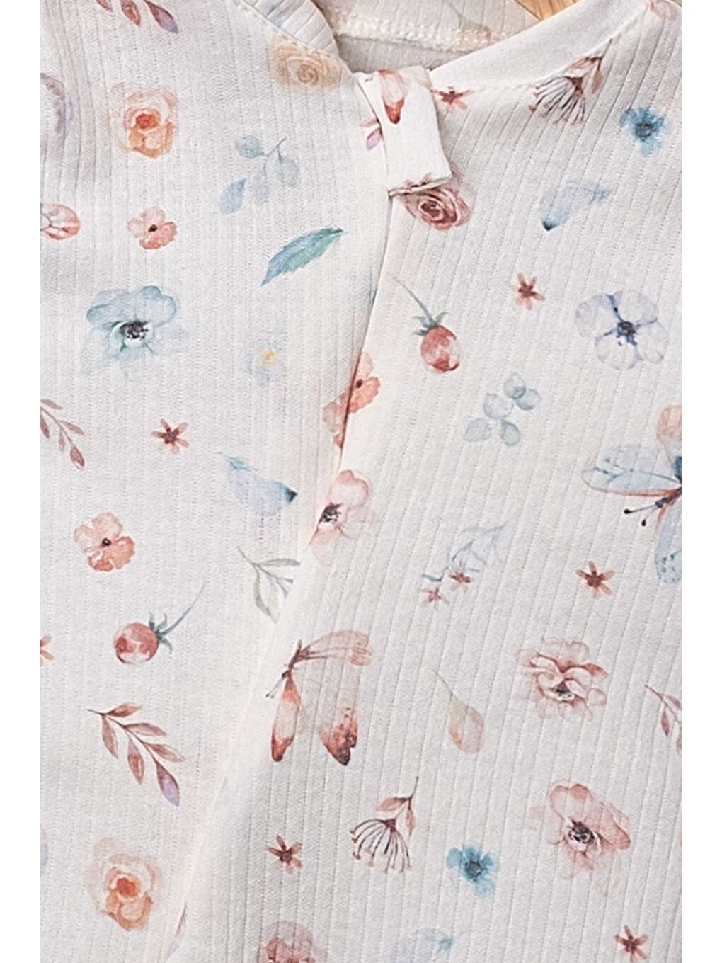 Pembe Şapkalı 2 Parça Çiçek Desenli Organik Gizli Fermuarlı Kız Bebek Tulumu-1