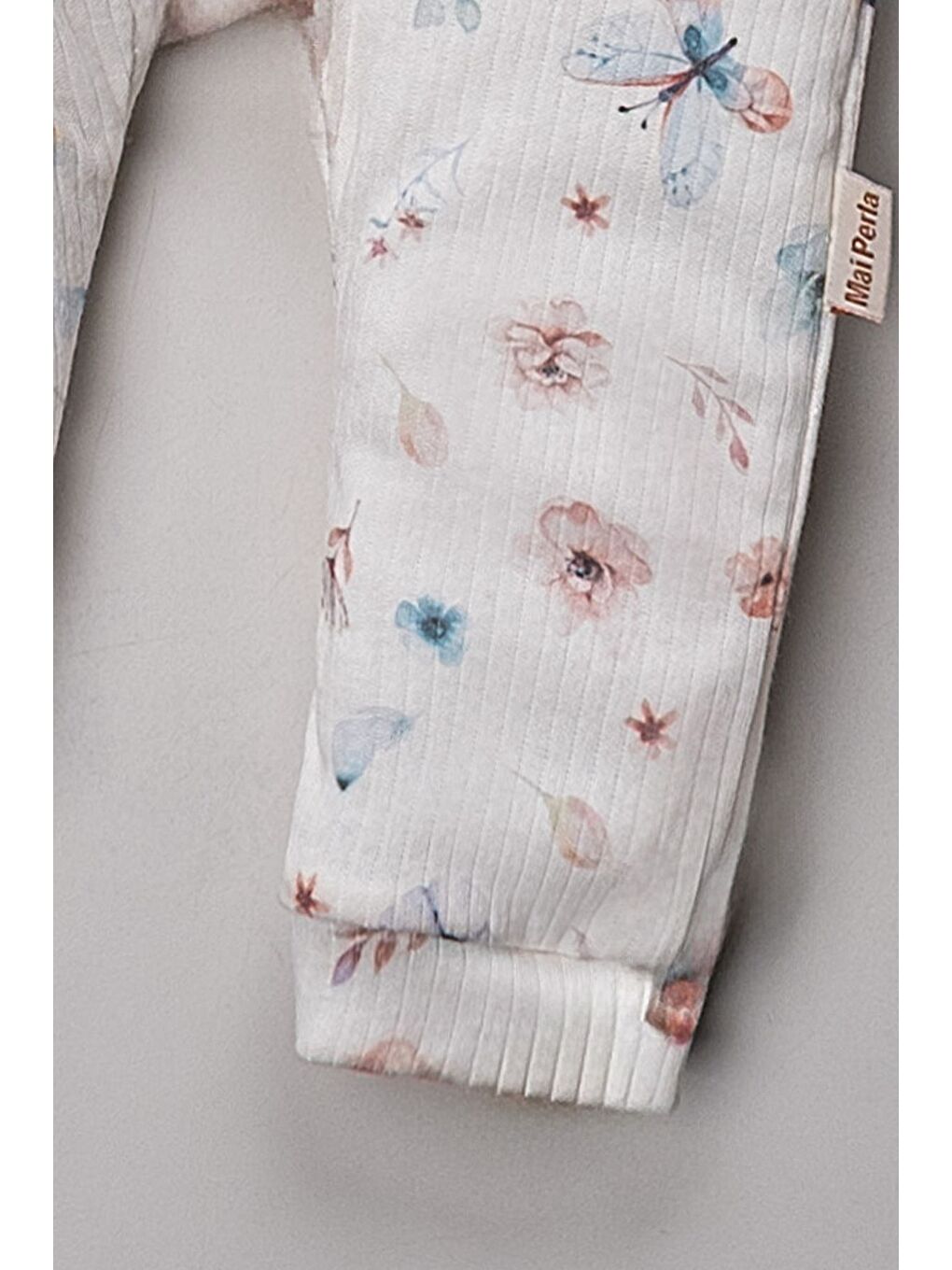 Pembe Şapkalı 2 Parça Çiçek Desenli Organik Gizli Fermuarlı Kız Bebek Tulumu-2