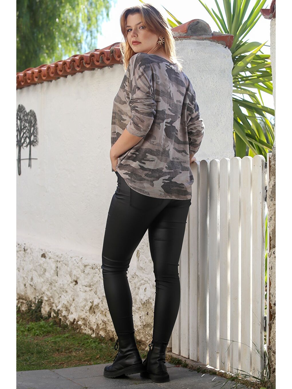 İtalyan Koyu Bej V Yaka Uzun Kol Kamuflaj İnce Yaka Ve Etek Ucu Lurex İpli Casual Triko Bluz 68 65-7