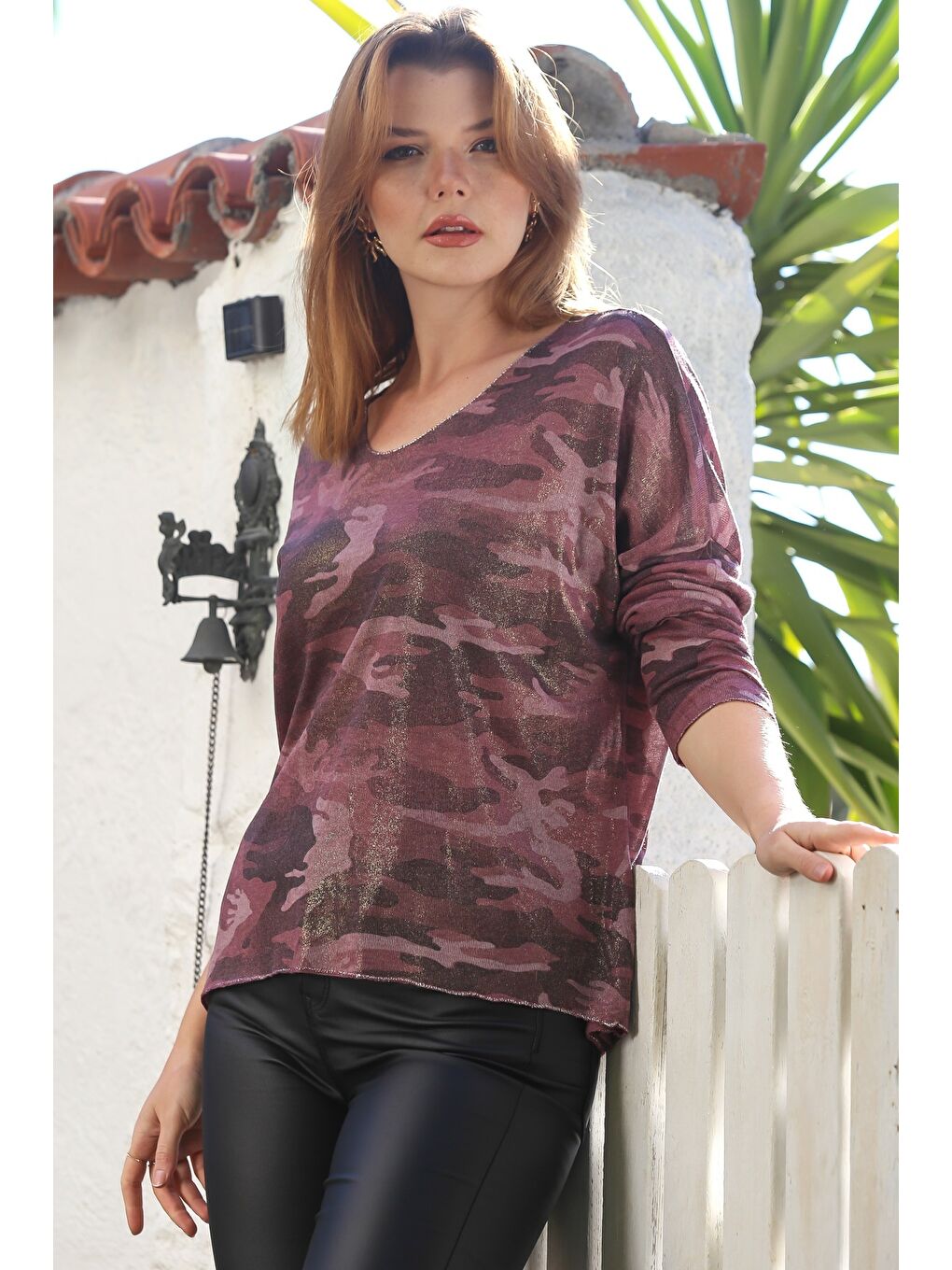 İtalyan Bordo V Yaka Uzun Kol Kamuflaj İnce Yaka Ve Etek Ucu Lurex İpli Casual Triko Bluz 68 65-1