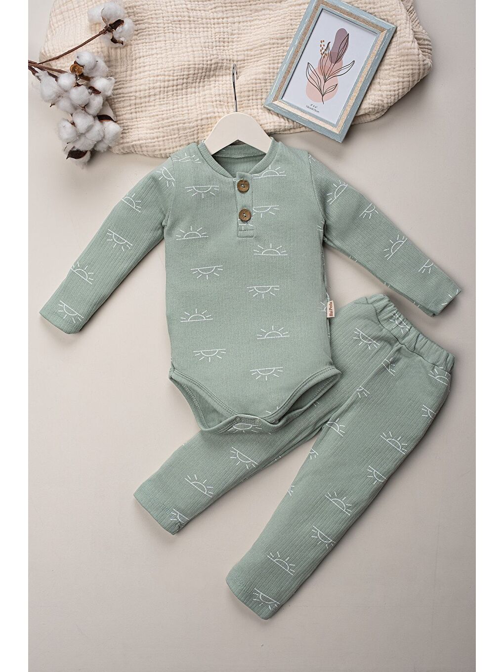 Yeşil Güneş Desenli Çıt Çıtlı Zıbınlı Bebek Takımı