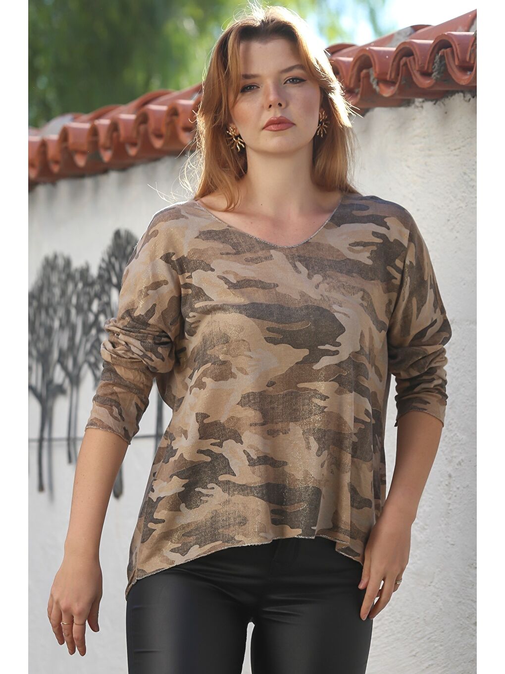Kahverengi İtalyan Açık Kahve V Yaka Uzun Kol Kamuflaj İnce Yaka Ve Etek Ucu Lurex İpli Casual Triko Bluz 68 65-1