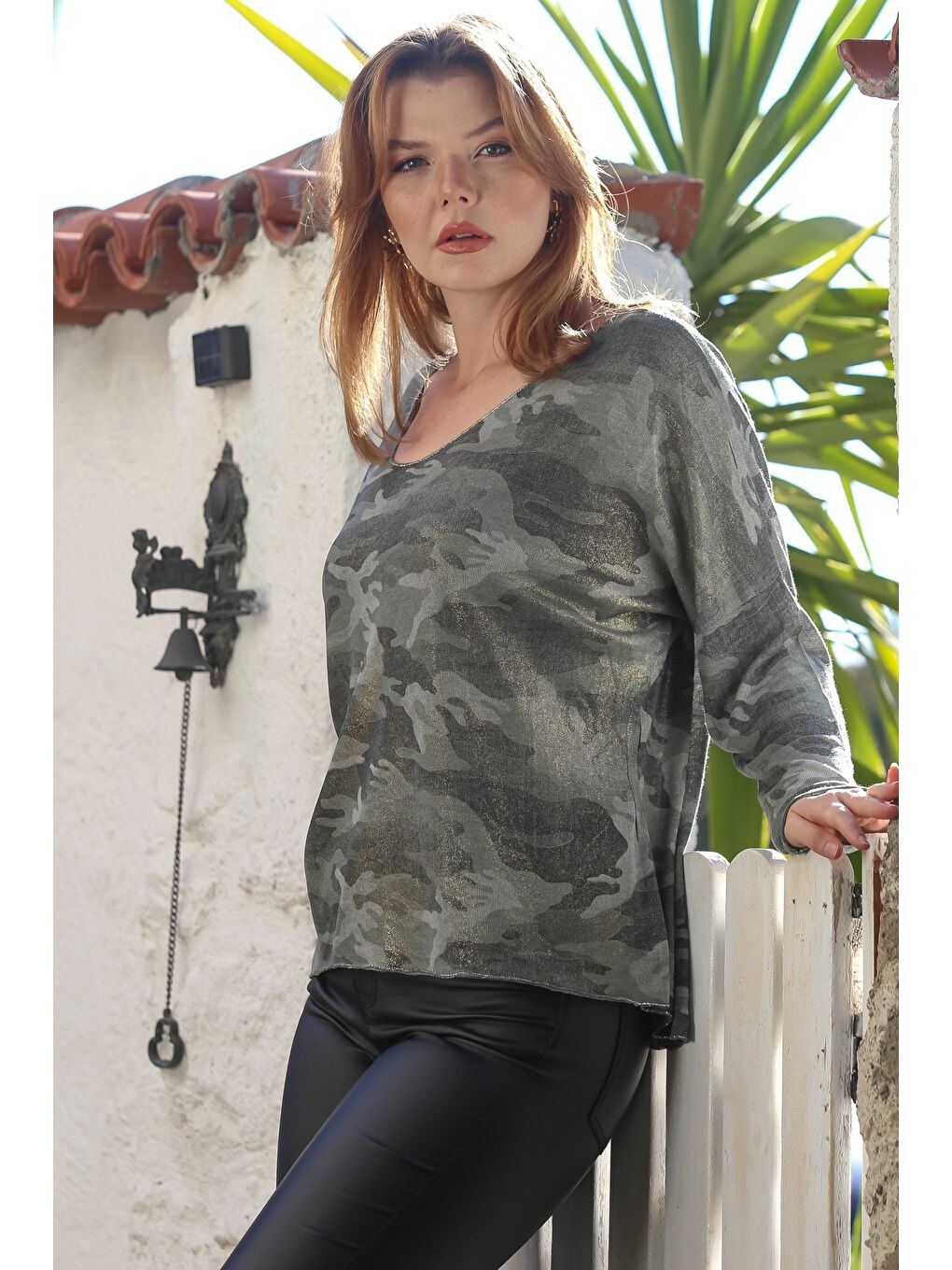 İtalyan Haki V Yaka Uzun Kol Kamuflaj İnce Yaka Ve Etek Ucu Lurex İpli Casual Triko Bluz 68 65-1