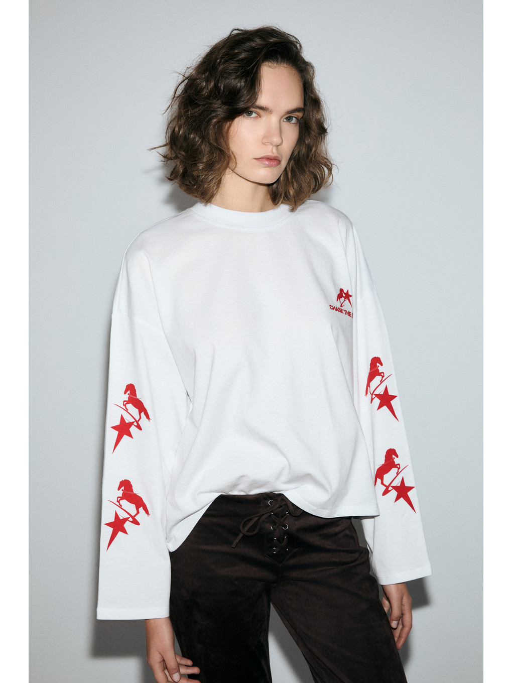 Rıvolyn Kadın Yumuşak Kumaşlı Baskı Detaylı Oversize Uzun Kollu Beyaz T-shirt-3