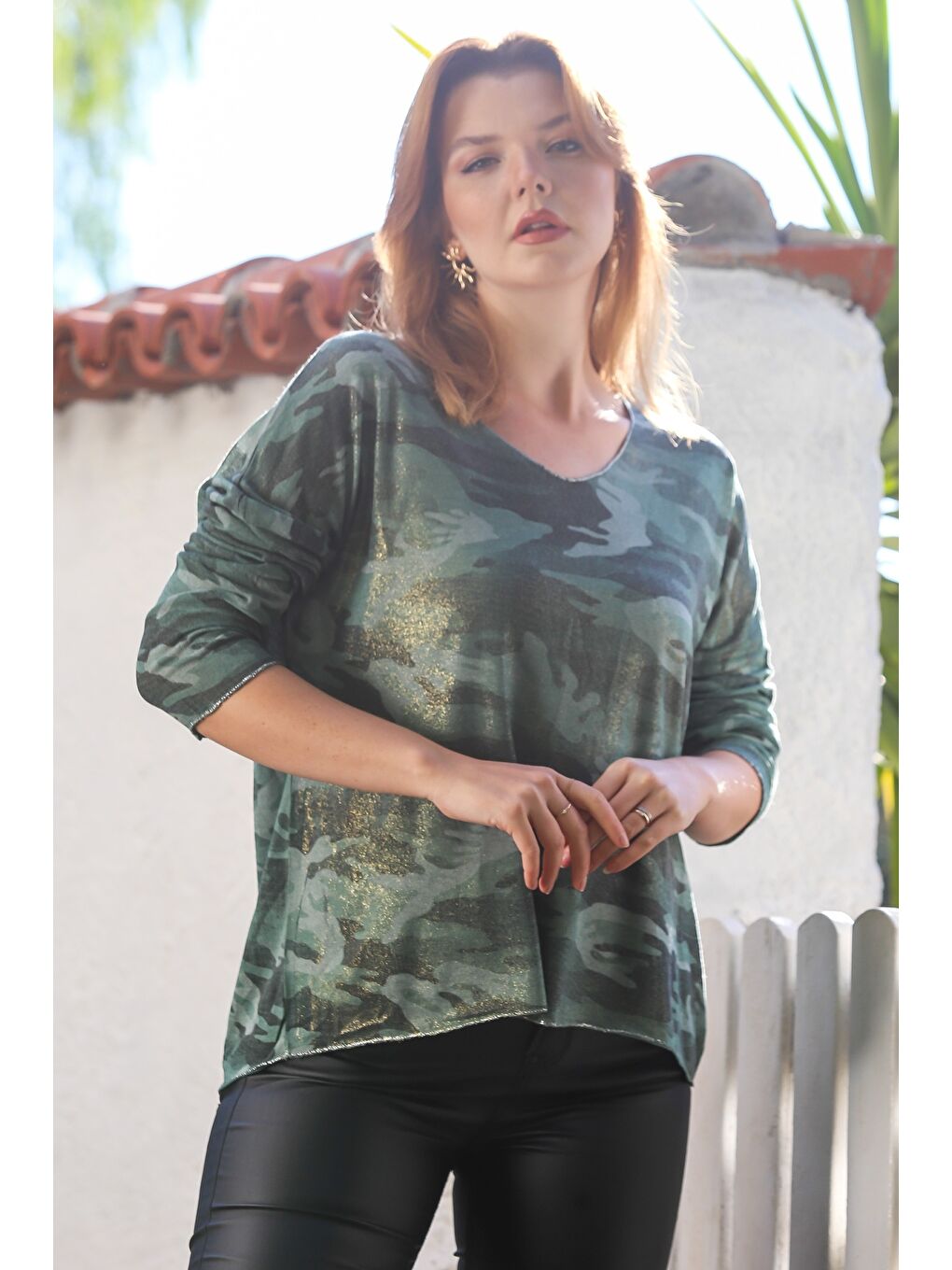 İtalyan Yeşil V Yaka Uzun Kol Kamuflaj İnce Yaka Ve Etek Ucu Lurex İpli Casual Triko Bluz 68 65-2