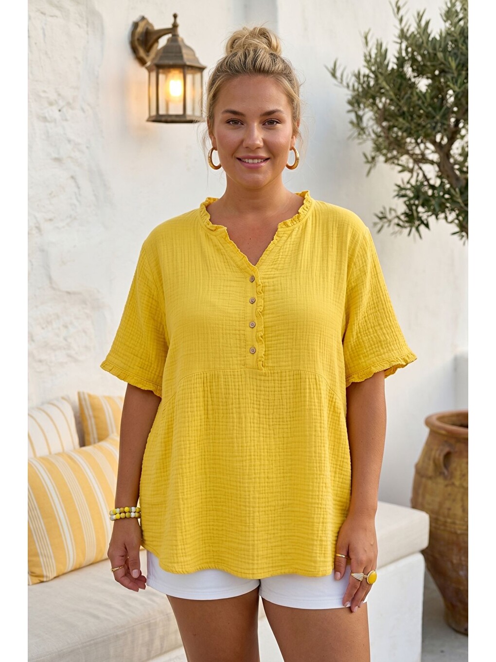 Sarı V Yaka Kısa Kol Düğmeli Yaka Ve Kolucu Fırfırlı Casual Müslin Oversize Dokuma Bluz 77 70-1