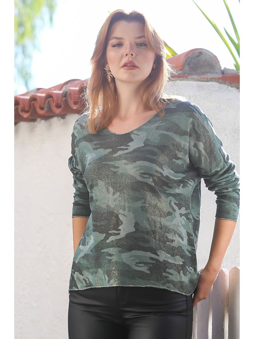 İtalyan Yeşil V Yaka Uzun Kol Kamuflaj İnce Yaka Ve Etek Ucu Lurex İpli Casual Triko Bluz 68 65-3