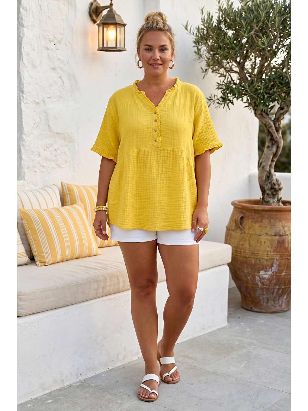 Sarı V Yaka Kısa Kol Düğmeli Yaka Ve Kolucu Fırfırlı Casual Müslin Oversize Dokuma Bluz 77 70-3
