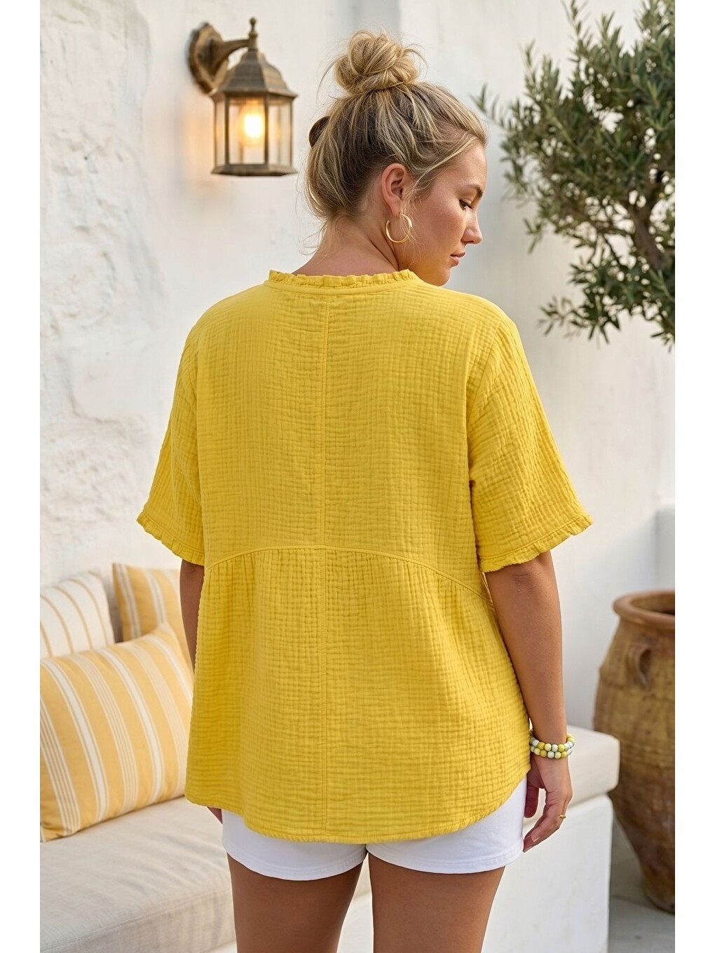 Sarı V Yaka Kısa Kol Düğmeli Yaka Ve Kolucu Fırfırlı Casual Müslin Oversize Dokuma Bluz 77 70-5