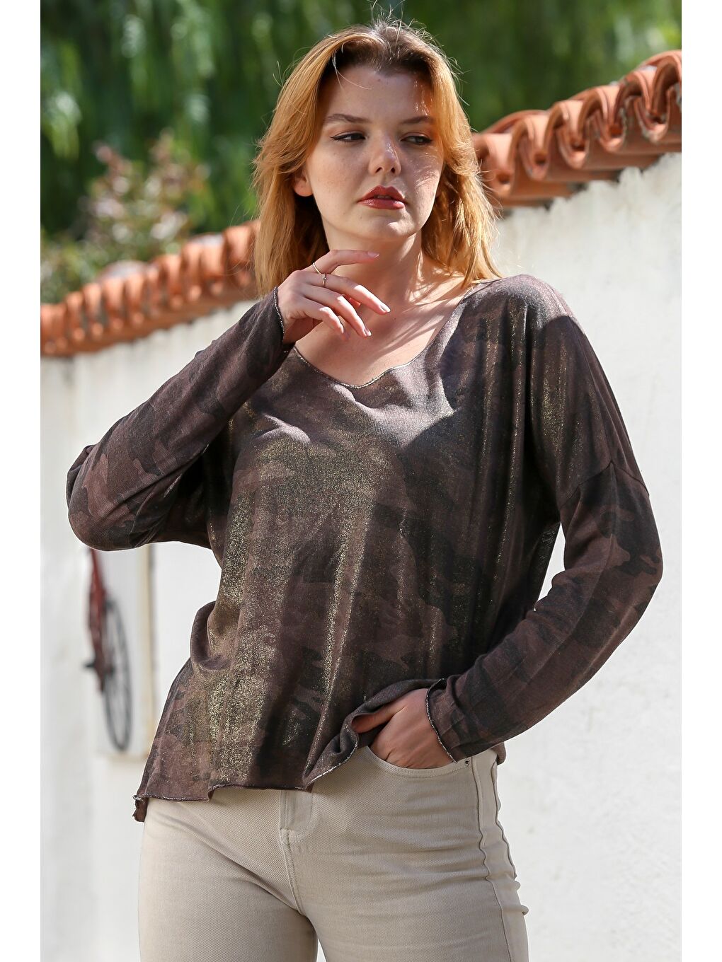 İtalyan Kahverengi V Yaka Uzun Kol Kamuflaj İnce Yaka Ve Etek Ucu Lurex İpli Casual Triko Bluz 68 65-1