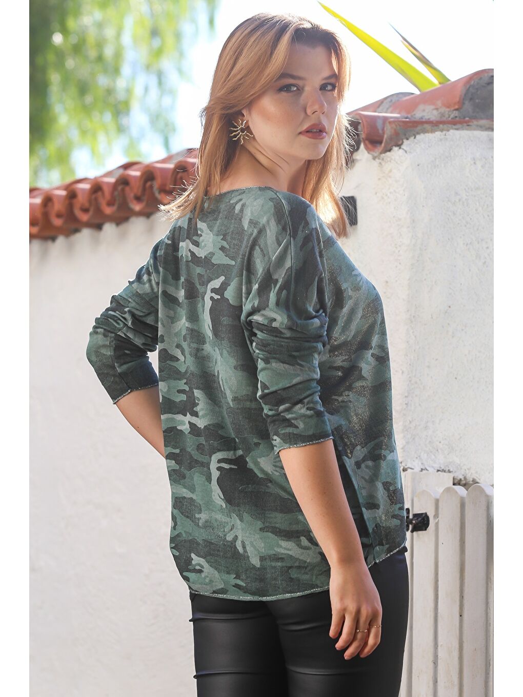 İtalyan Yeşil V Yaka Uzun Kol Kamuflaj İnce Yaka Ve Etek Ucu Lurex İpli Casual Triko Bluz 68 65-5