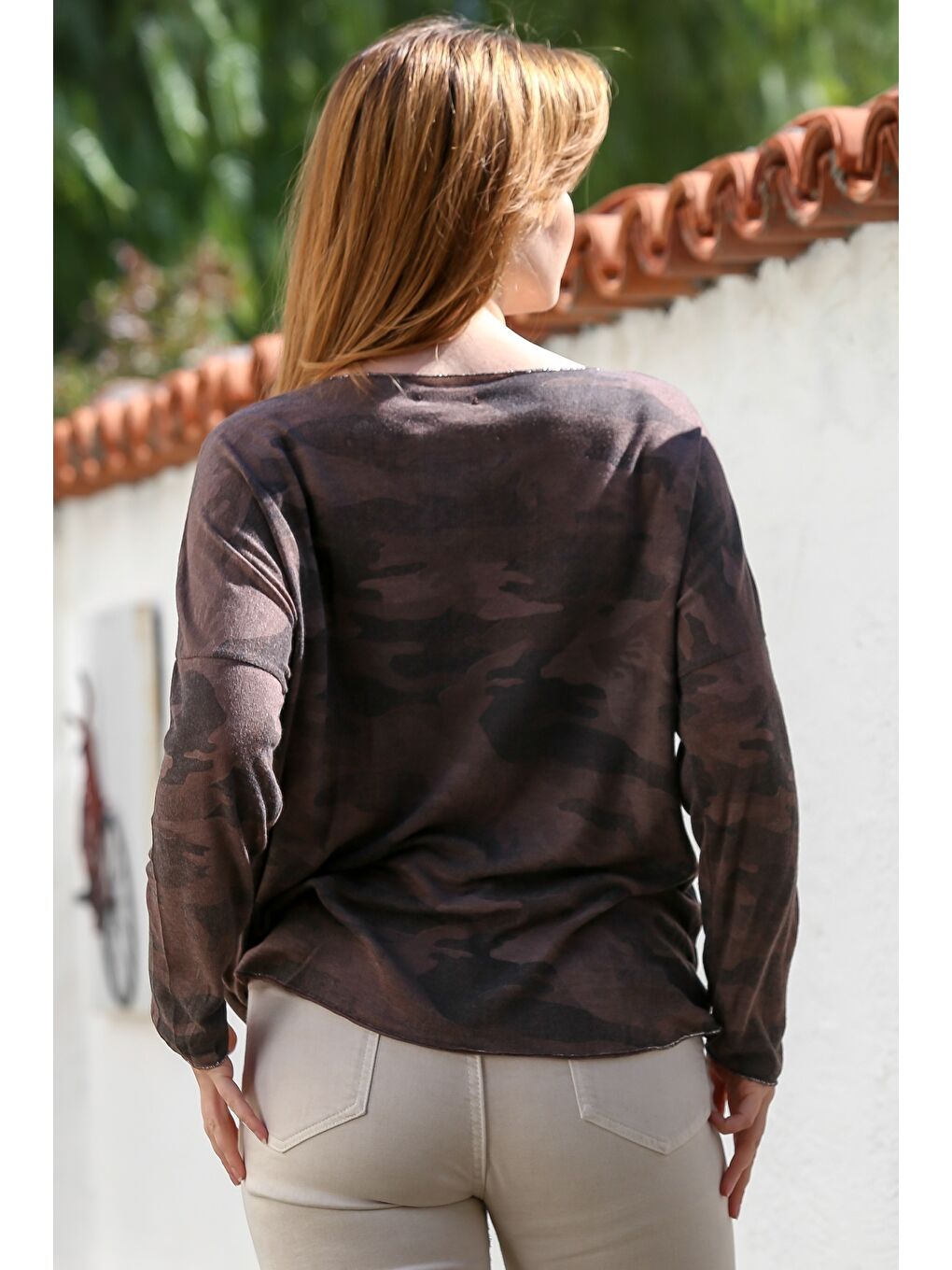 İtalyan Kahverengi V Yaka Uzun Kol Kamuflaj İnce Yaka Ve Etek Ucu Lurex İpli Casual Triko Bluz 68 65-5