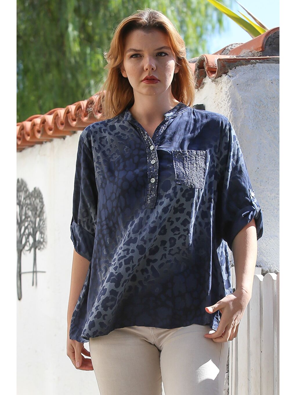 İtalyan Lacivert Hakim Yaka Düğmeli Uzun Kollu Leopar Desenli Cepli Arkası Uzun Dokuma Bluz 72 65-1
