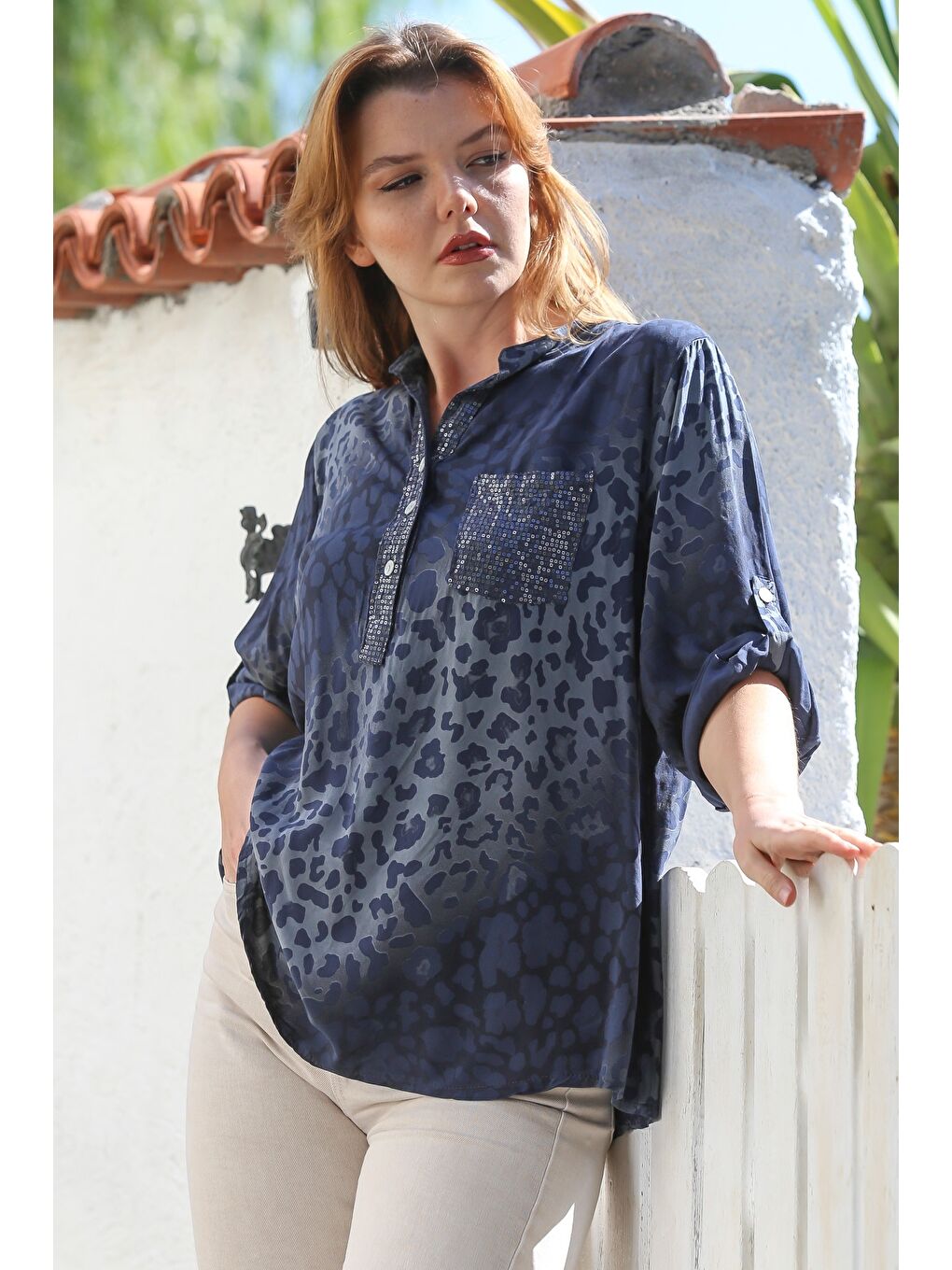 İtalyan Lacivert Hakim Yaka Düğmeli Uzun Kollu Leopar Desenli Cepli Arkası Uzun Dokuma Bluz 72 65-2