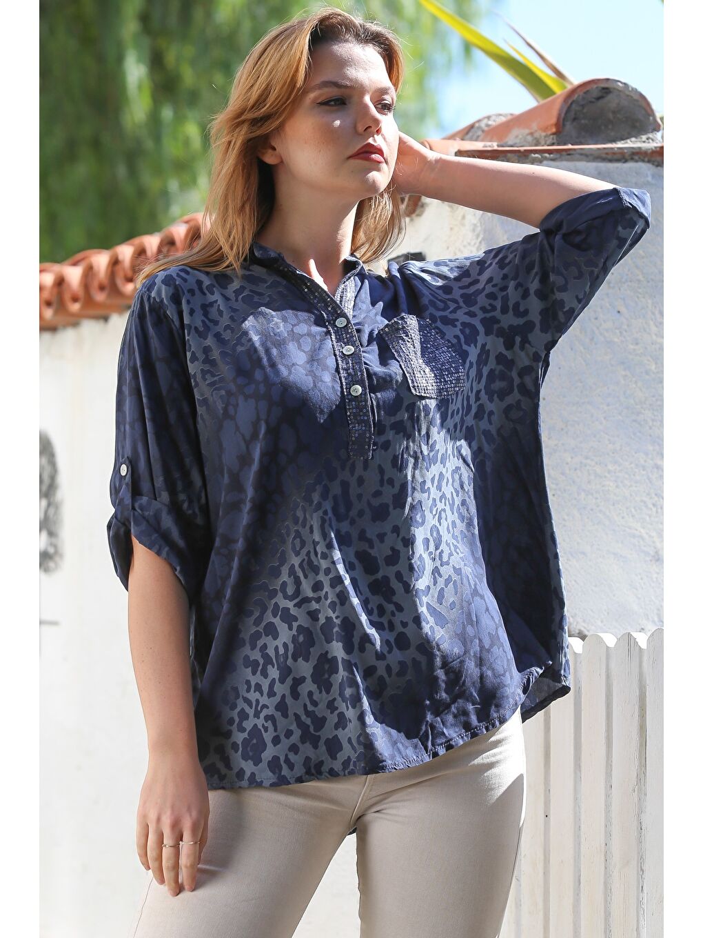 İtalyan Lacivert Hakim Yaka Düğmeli Uzun Kollu Leopar Desenli Cepli Arkası Uzun Dokuma Bluz 72 65-3