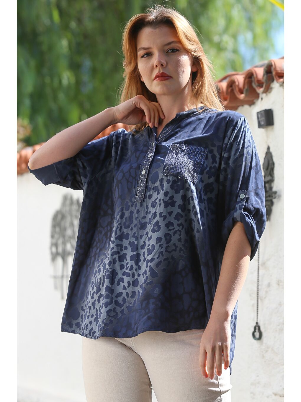 İtalyan Lacivert Hakim Yaka Düğmeli Uzun Kollu Leopar Desenli Cepli Arkası Uzun Dokuma Bluz 72 65-4