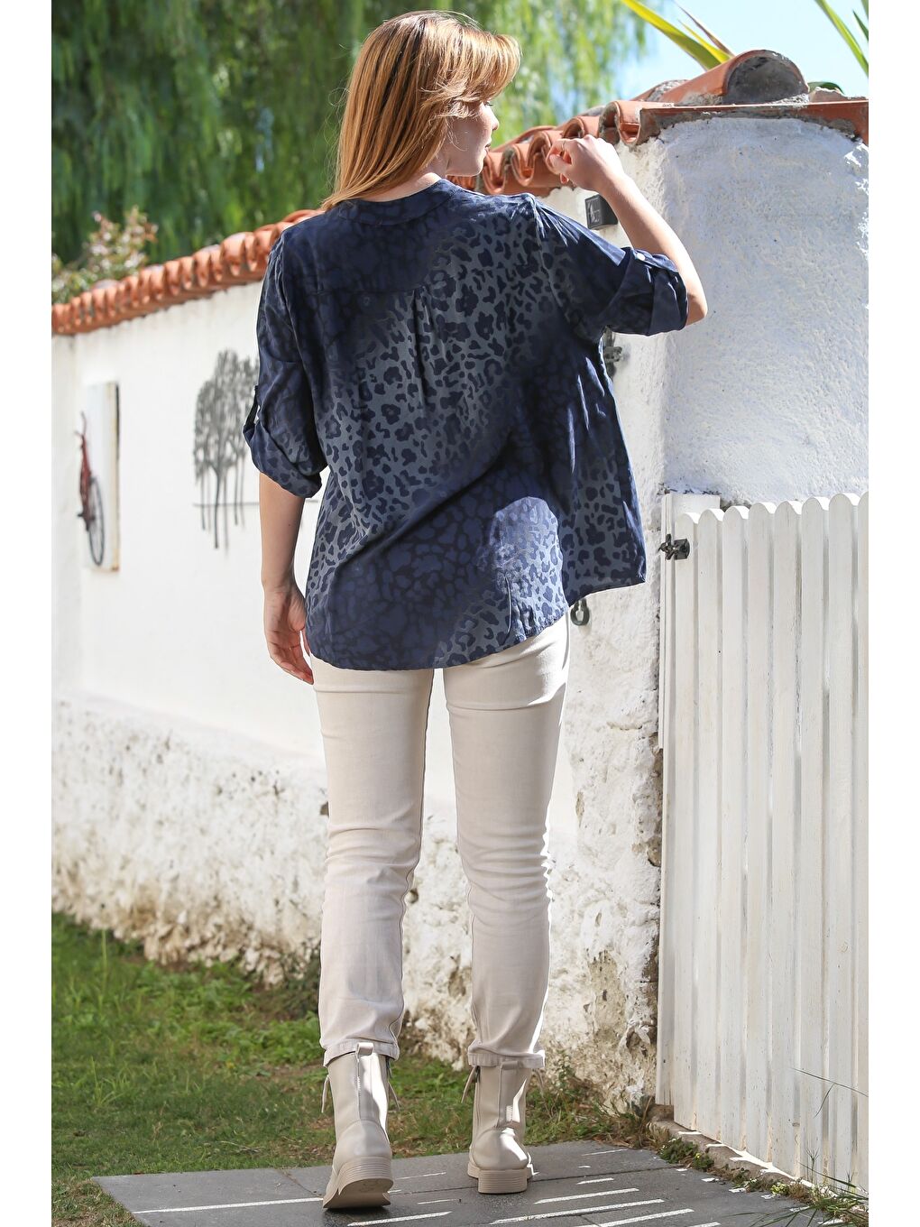 İtalyan Lacivert Hakim Yaka Düğmeli Uzun Kollu Leopar Desenli Cepli Arkası Uzun Dokuma Bluz 72 65-7