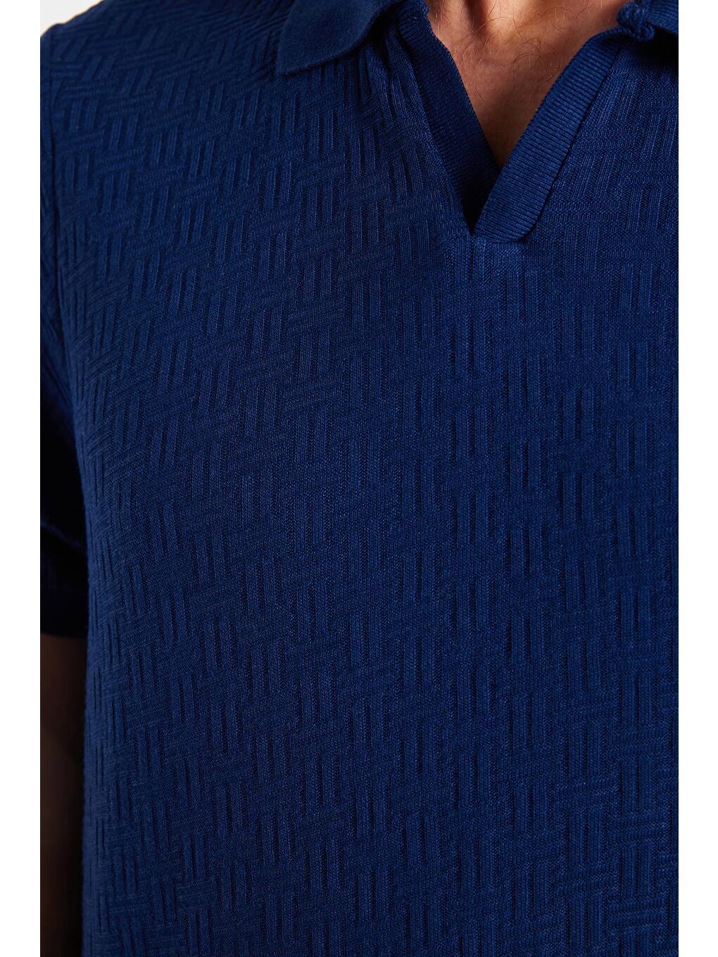 Erkek Slim Fit Dar Kesim Viskon Kumaş Desenli Düz Pike Düğmesiz Lacivert Polo Yaka Tişört-2