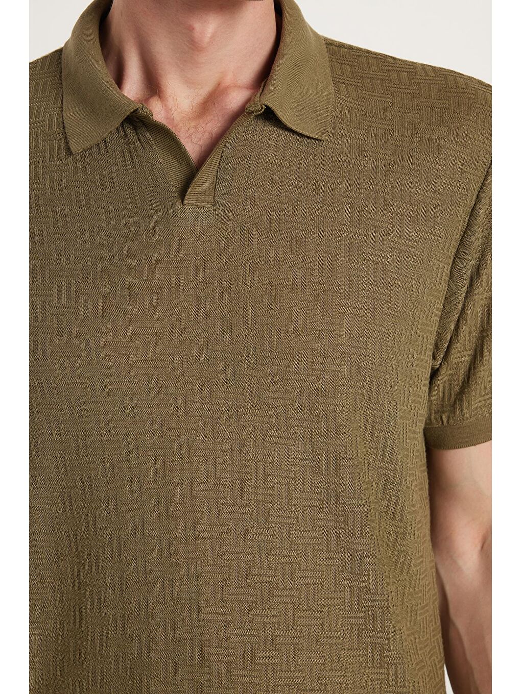 Erkek Slim Fit Dar Kesim Viskon Kumaş Desenli Düz Pike Düğmesiz Haki Polo Yaka Tişört-2