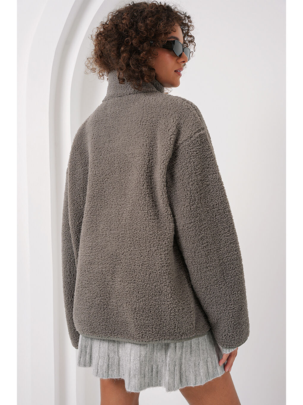 55446 Fermuarlı Oversize Pelüş Ceket   Gri-4