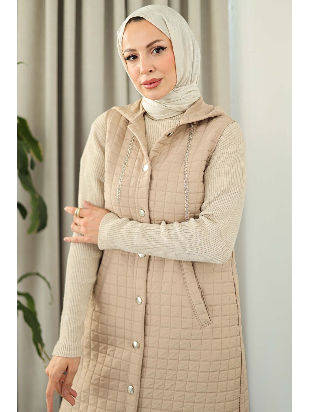 Bej Cepli Zincir Detaylı Kapitone Yelek Vizon - 27824-VIZON-3