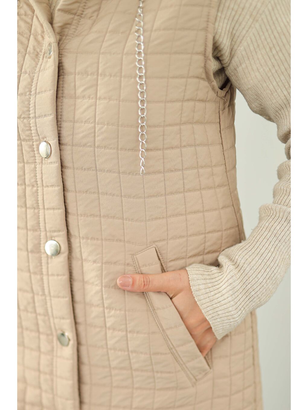 Bej Cepli Zincir Detaylı Kapitone Yelek Vizon - 27824-VIZON-4