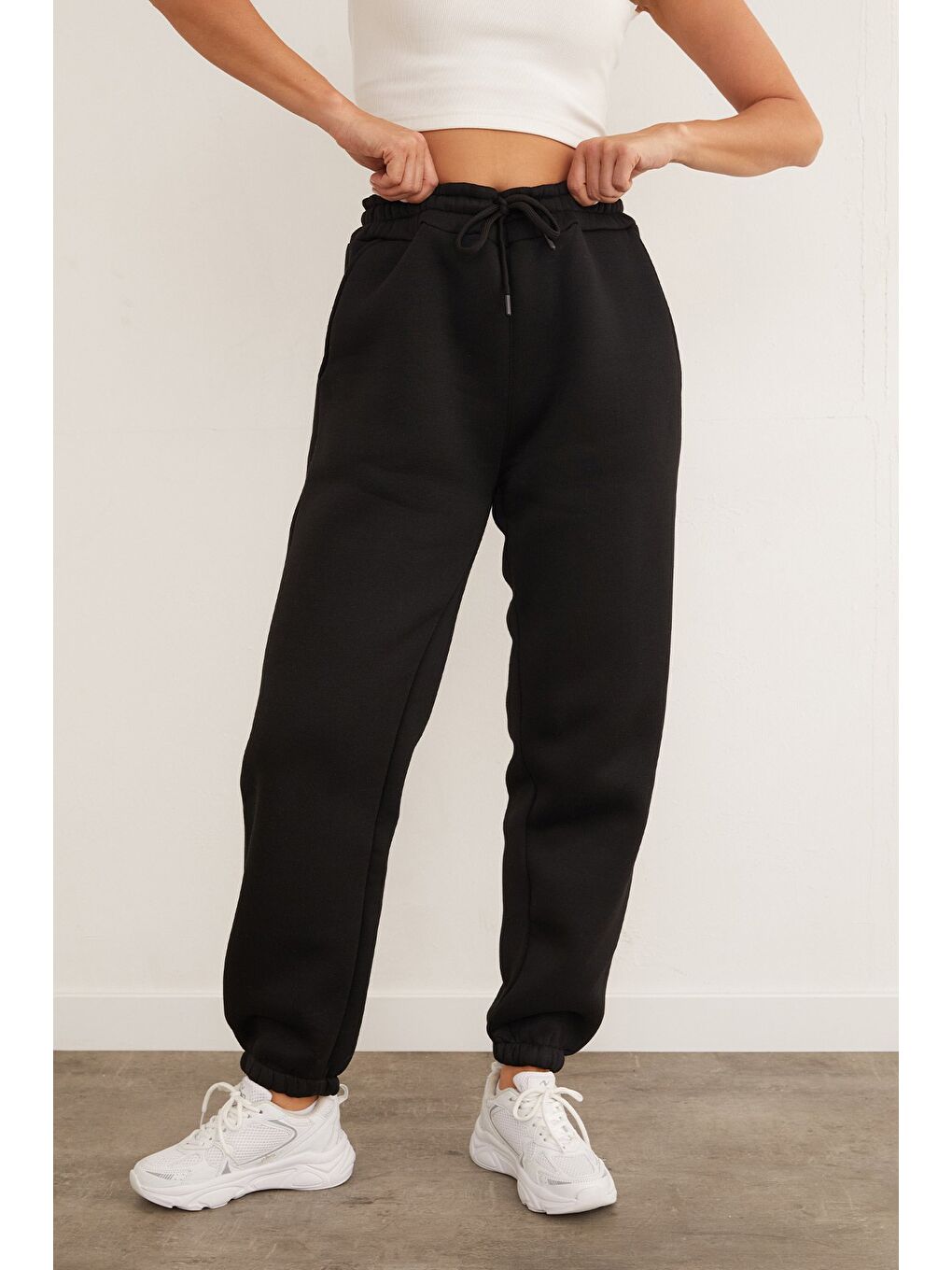 Siyah 3 İplik Beli Bağcıklı Jogger Eşofman Altı-1