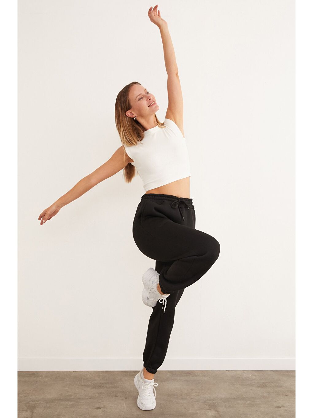 Siyah 3 İplik Beli Bağcıklı Jogger Eşofman Altı-2