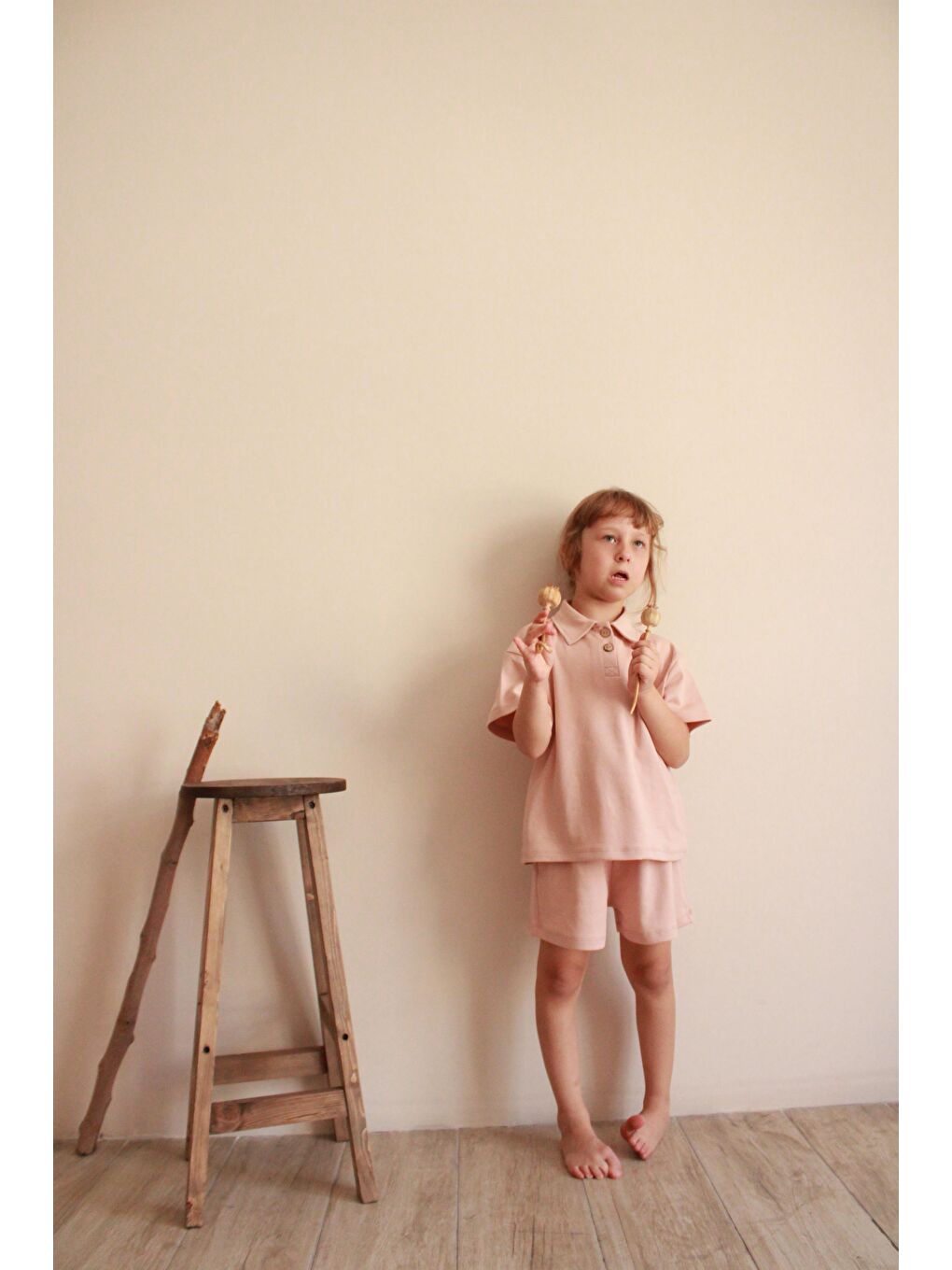 Bej Yaprak Nakışlı Polo Yaka Şortlu Takım-1