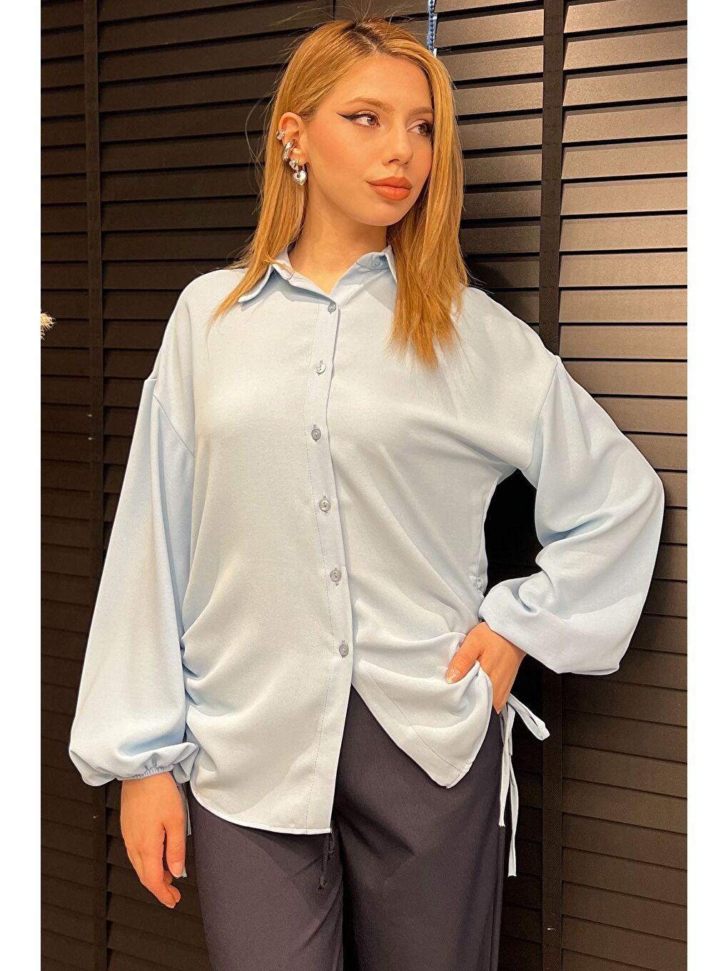 Mavi Yan Büzgülü Bağcıklı Kadın Gömlek