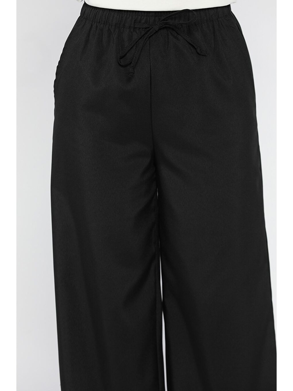 Siyah Bel Lastikli Bağcıklı Bol Paça Kadın Pantolon-3