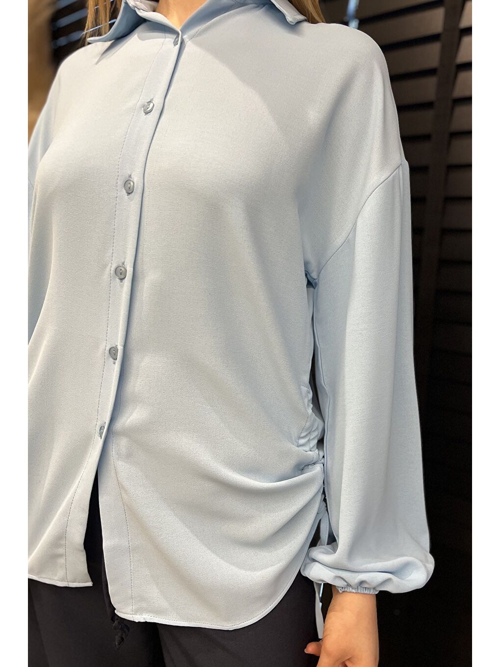 Mavi Yan Büzgülü Bağcıklı Kadın Gömlek-3