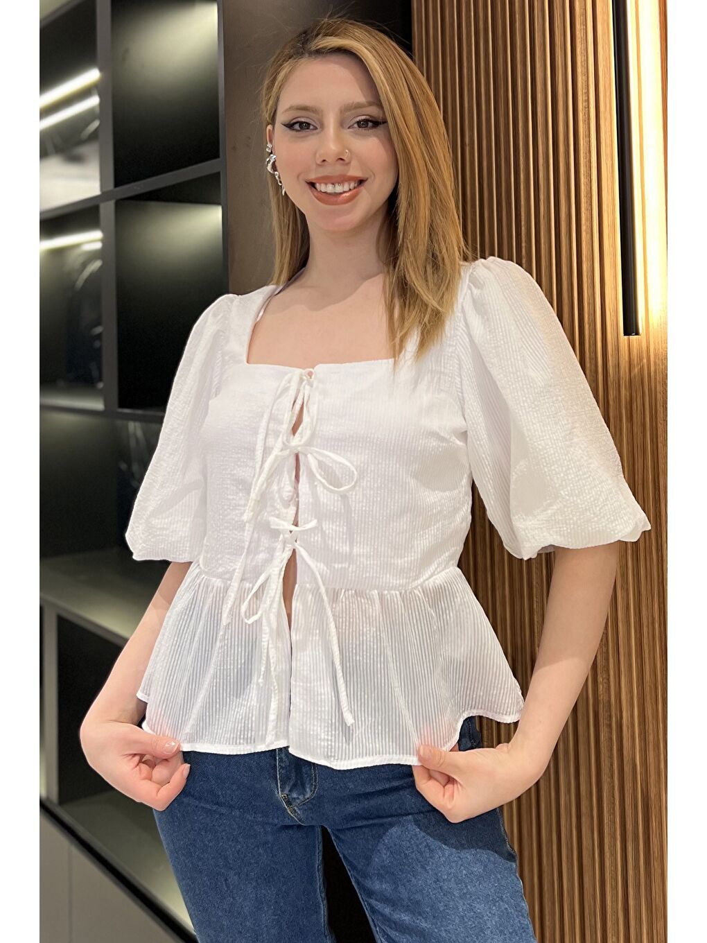 Ekru Kare Yaka Ön Bağlamalı Kadın Bluz-1