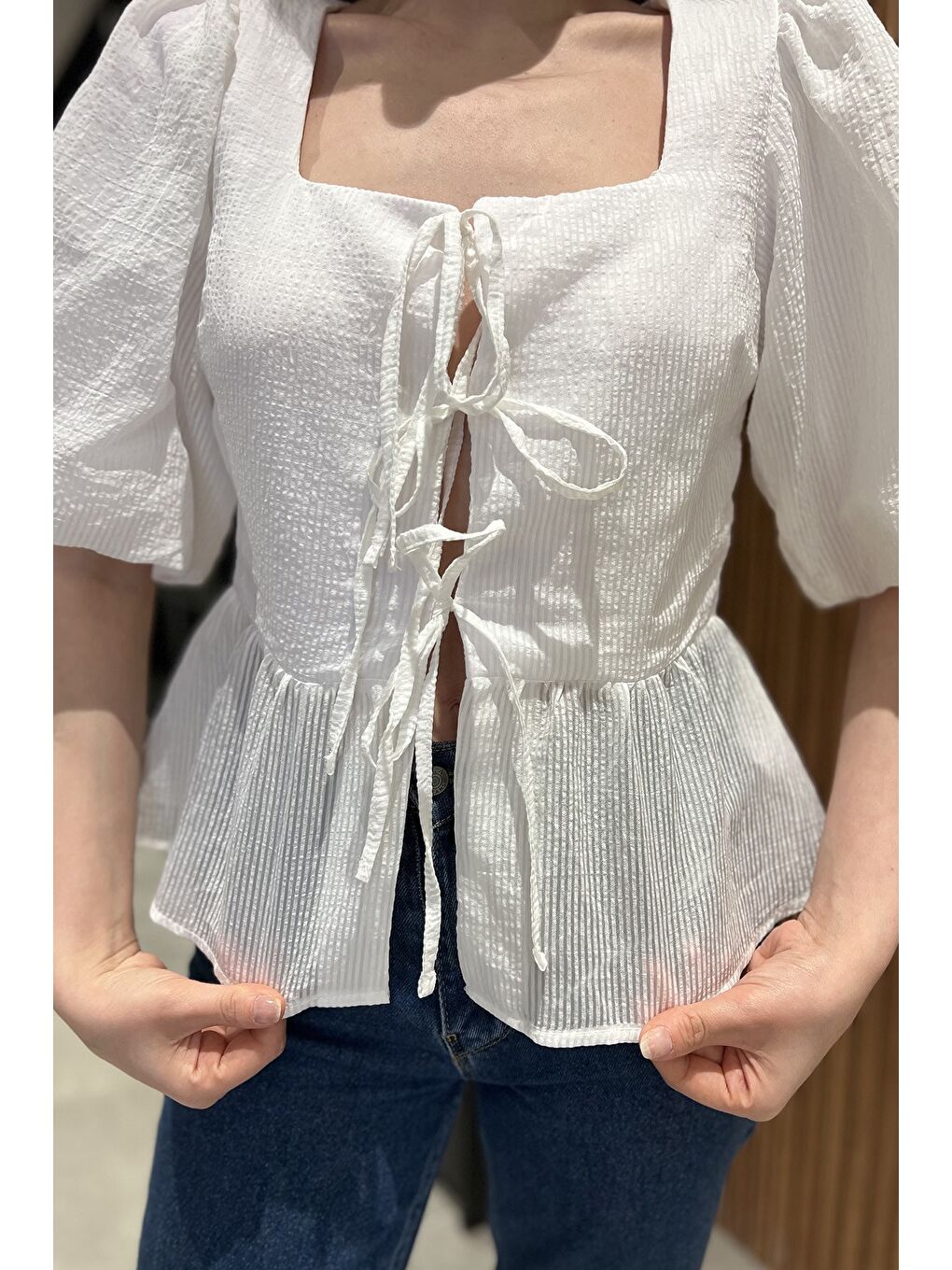 Ekru Kare Yaka Ön Bağlamalı Kadın Bluz-3