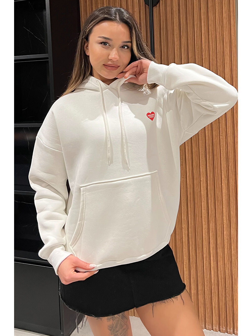 GÜLSELİ Beyaz Baskılı Kanguru Cepli Kadın Sweatshirt