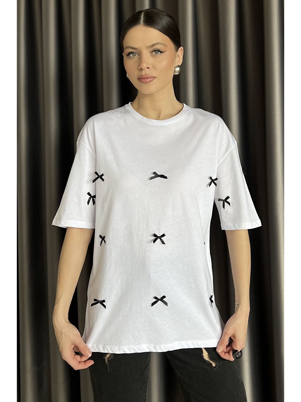 Beyaz Kadın Bisiklet Yaka Fiyonklu Tişört-1