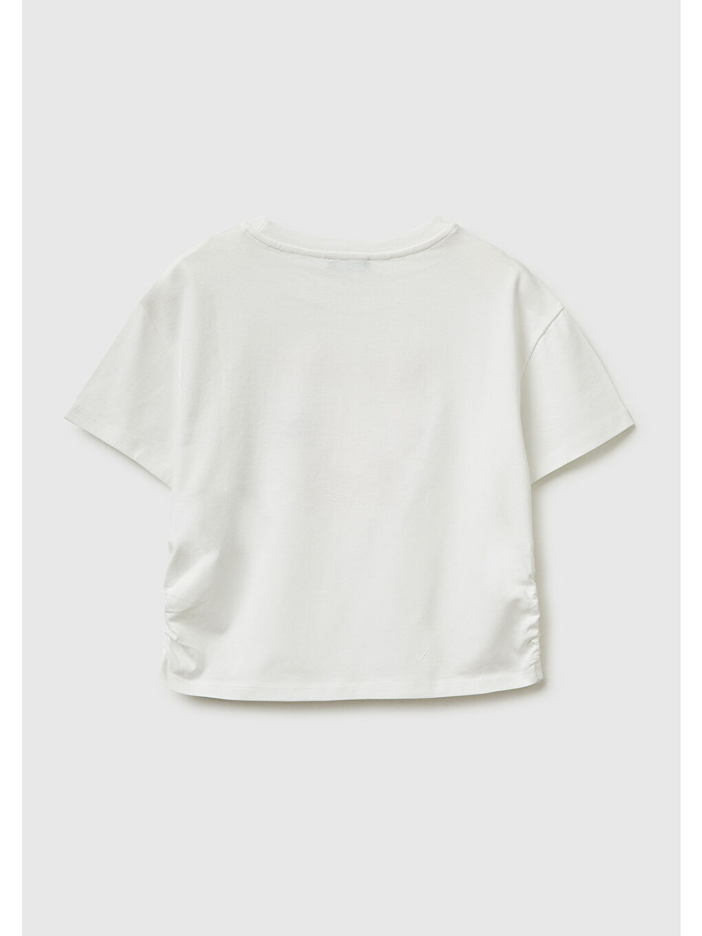 Kız Çocuk Beyaz Yanları Büzgülü Detaylı Önü Baskılı ve İşlemeli T-Shirt-1