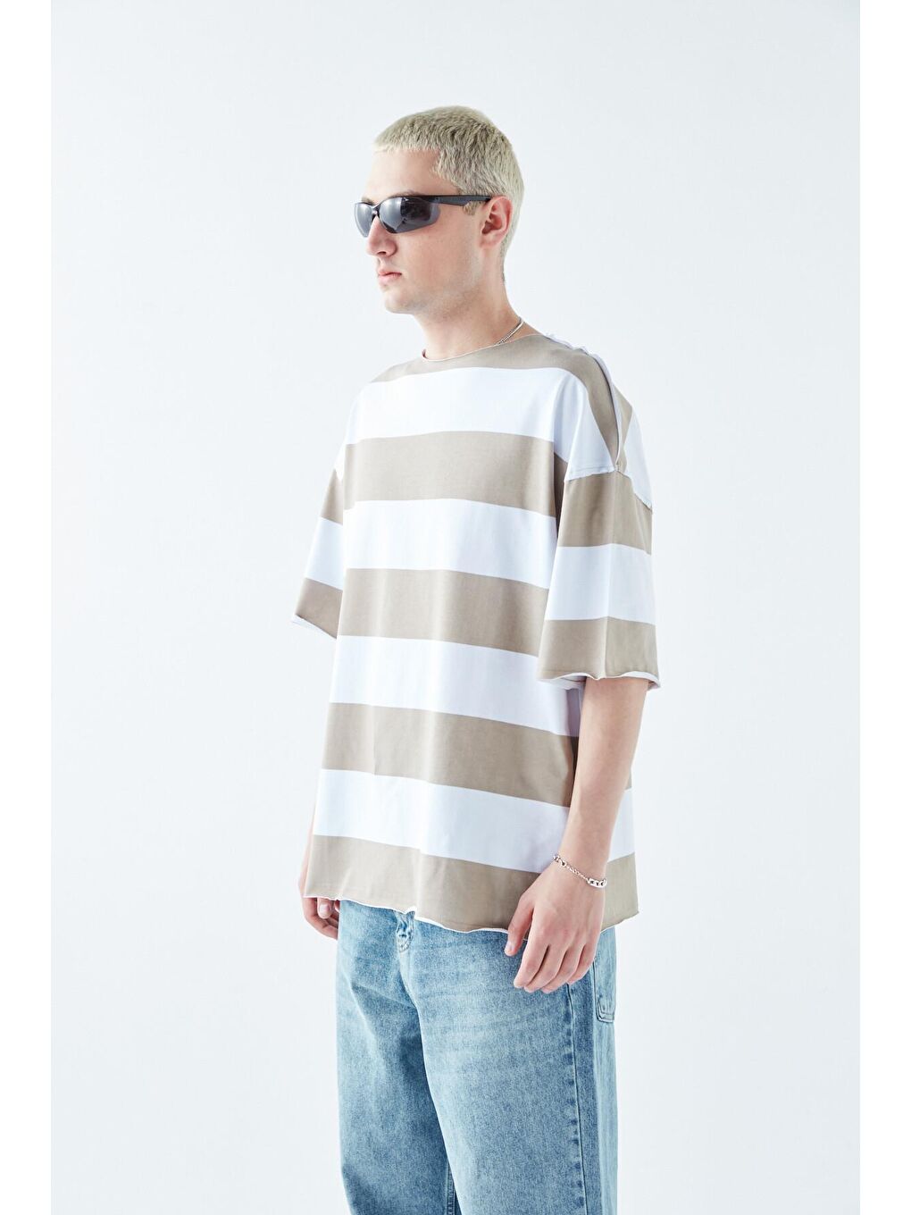 Bej Dijital Baskılı Şeritli %100 Pamuk Oversize Tişört Vizon-6