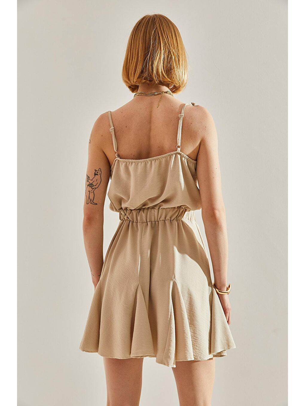 Bej Kadın Yakası Örgü Detaylı Etek Ucu Volanlı Askılı Elbise-3