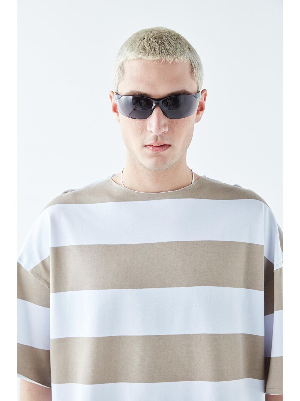 Bej Dijital Baskılı Şeritli %100 Pamuk Oversize Tişört Vizon-7