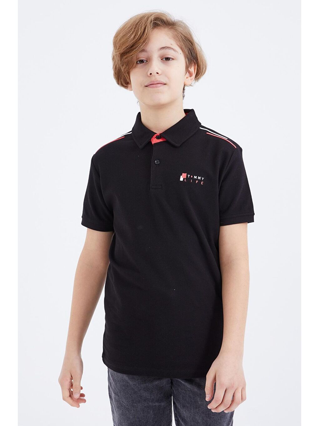 TOMMYLIFE Siyah Yazı Nakışlı Kısa Kollu Polo Yaka Erkek Çocuk T-Shirt  - 10896 - 4